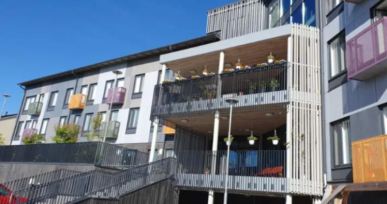 Aktiivisuuden seurantapalvelun käyttö senioriasumisyksikössä