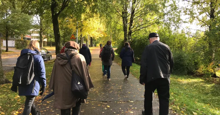 Palvelutalosta jalkautuva etsivä vanhustyö