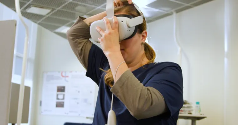 Virtuaali- ja 360⸰-ympäristöt kotihoidon työntekijöiden osaamisen ja perehdytyksen tukena 