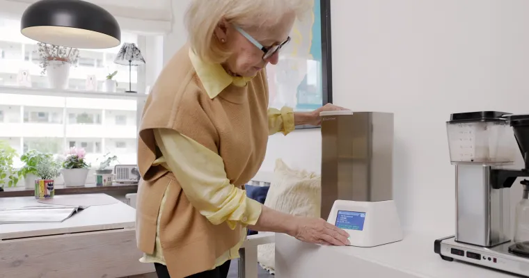 Lääkerobotti joka pystyy jakamaan tarvittaessa otettavia lääkkeitä - Läkemedelsrobot med vid behovs dispensering (Pohjanmaan TulKOTI)
