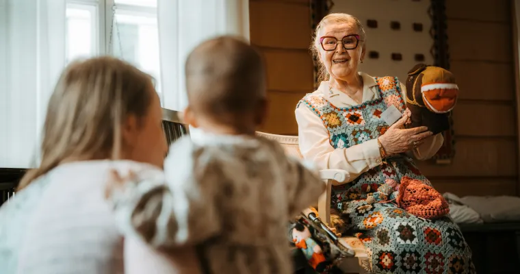 Mummola - ylisukupolvista taidelähtöistä toimintaa