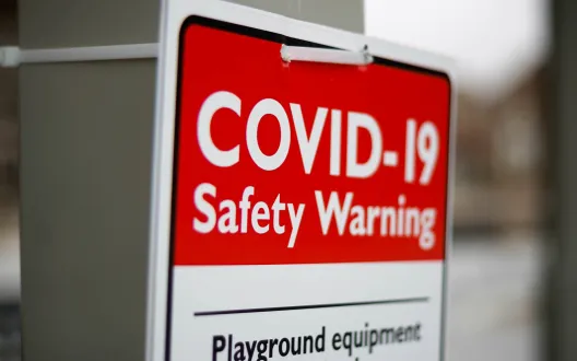 COVID-19 varoituskyltti