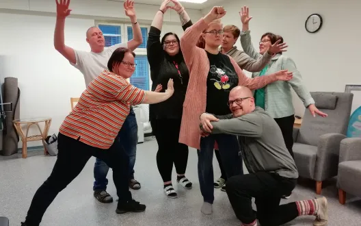 Osallisuutta arkeen teatterista