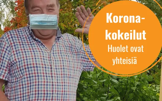 Pahvinen mies maski kasvoilla. Tekstinä koronakokeilut, huolet ovat yhteisiä.