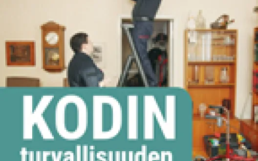 Kodin turvallisuuden tarkistuslistan kansikuva. Palovaroittimen asennus kattoon.
