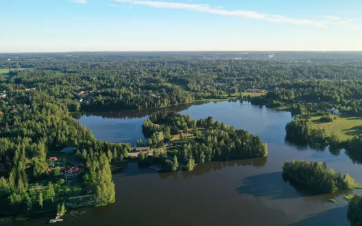 Nokialle rakentuva uusi Viinikanniemen asuinalue muodostuu saarimaisesta alueesta sekä sitä vastapäätä sijaitsevasta ranta-alueesta.