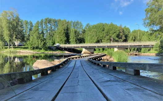 Riittävät terveydenhuollon palvelut kotona asuville ikääntyneille