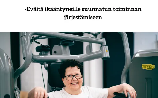 Ikääntynyt nainen kuntosalilla. 
