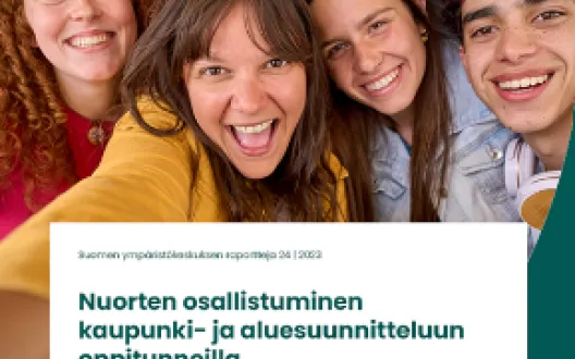 muistilistajulkaisun kansikuva jossa näkyy ihmisiä ja julkaisun nimi