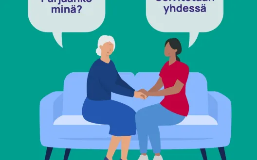 Ikäihminen ja palveluohjaaja miettivät yhdessä asiakkaan kotona pärjäämistä.