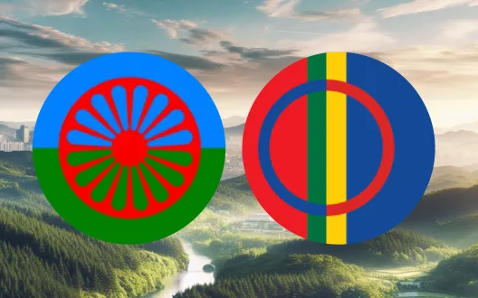 Kuvassa romani ja saame -lippu, joiden taustalla yhdistyy metsäinen tunturimaisema ja moderni kaupunki