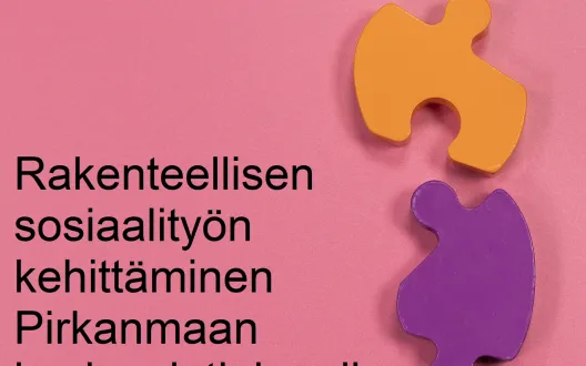 Rakenteellisen sosiaalityön kehittäminen Pirkanmaan hyvinvointialueella. Kuvassa kolme palapelin palasta, jotka sopivat toisiinsa. 