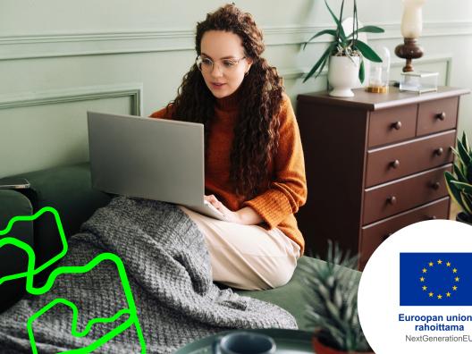 Kansikuva jossa tietokonetta käyttävä ihminen