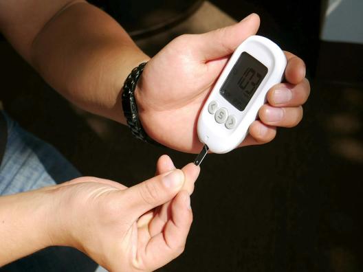 verensokerin mittaus sormen päästä