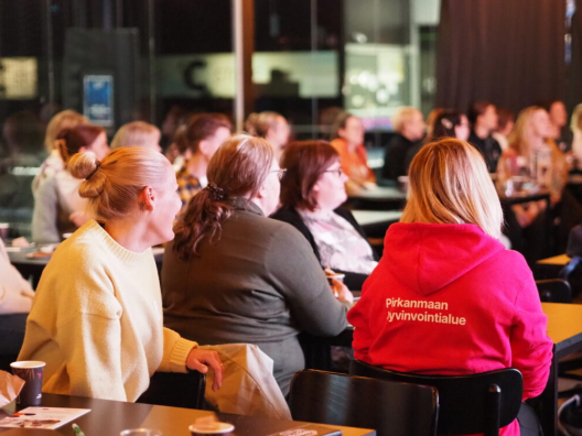 Pirkanmaan elintapaohjauksen verkoston yhdyshenkilöitä LIIRA-päivässä.