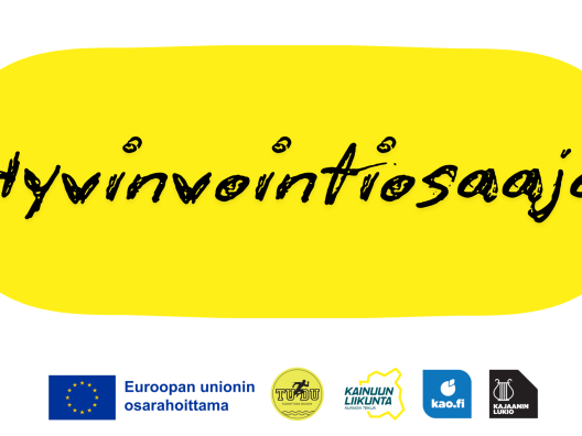 Hyvinvointiosaaja tekstit mustalla keltaisessa soikiossa. Alareunassa 5 logoa.
