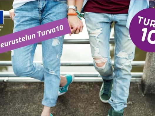 Kuvassa Turva10 logo, teksti Seurustelun Turva10 ja kuvituksena kaksi nuorta seisomassa.