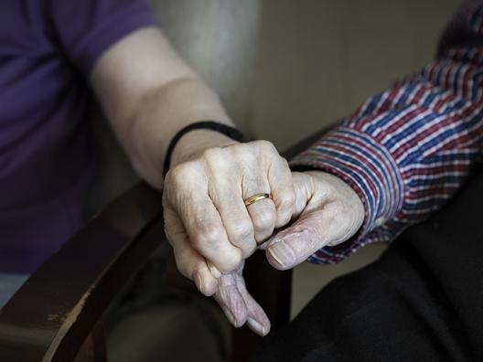 Ainutlaatuisesti arjessa- omaishoidon porrastettu tukimalli- Kinestetiikan yksikölliset kotikäynnit