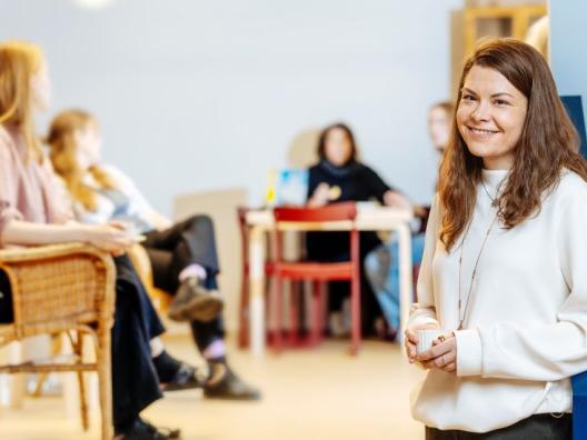 Ryhmäkuva yhteisöstä.