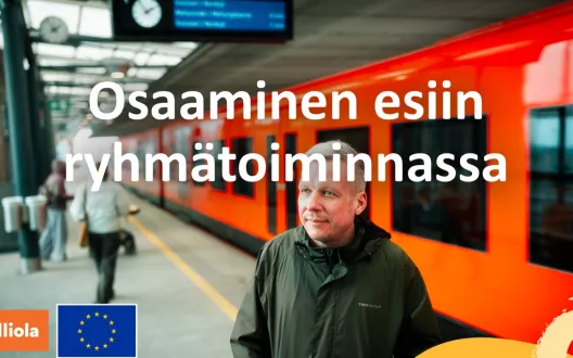 Mies seisoo metroasemalla