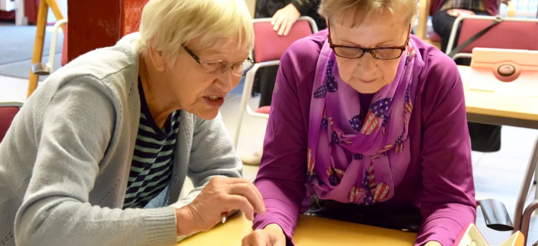 Verkosta virtaa -elämyspäivä iäkkäiden digikiinnostuksen, -tiedon ja -osaamisen lisäämiseen