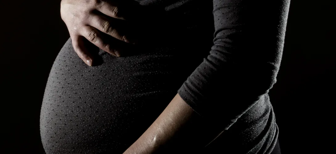 ÄITINÄ YHDESSÄ. Päihteitä käyttävien raskaana olevien naisten ja vauvaperheiden monimuotoinen prosessiperusteinen tukitoiminta