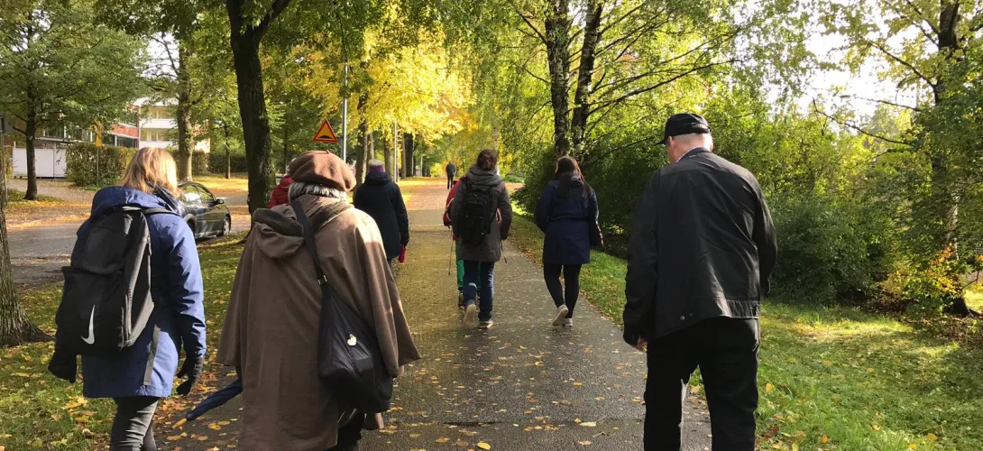 Palvelutalosta jalkautuva etsivä vanhustyö