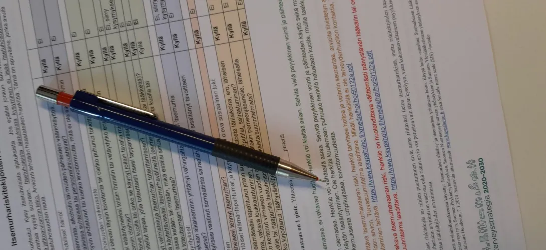 Itsemurhariskitekijöiden arviointilomake