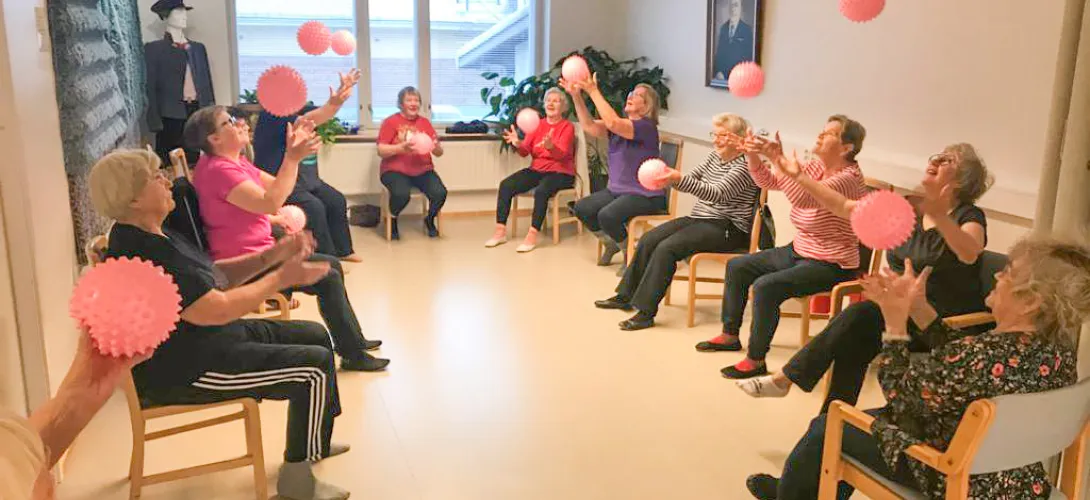 Ikääntyneen hyvinvoinnin ja  toimintakyvyn tukemisen toimintamalli sote-keskustoimijoille