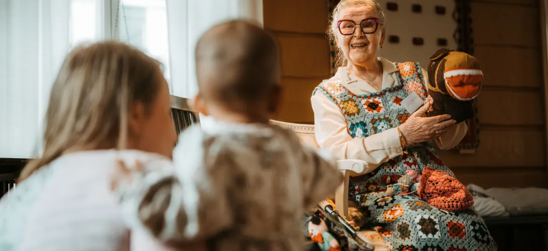 Mummola - ylisukupolvista taidelähtöistä toimintaa