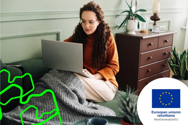 Kansikuva jossa tietokonetta käyttävä ihminen