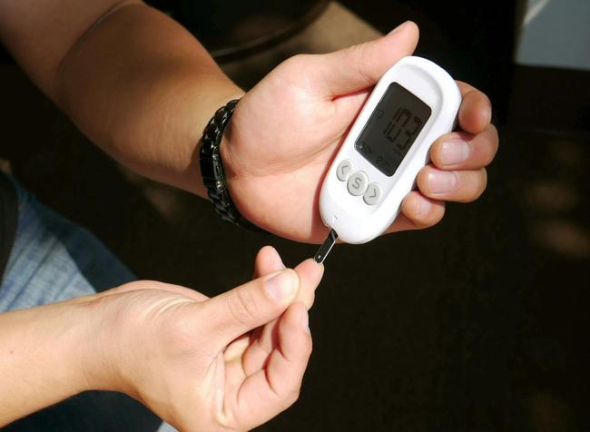 verensokerin mittaus sormen päästä