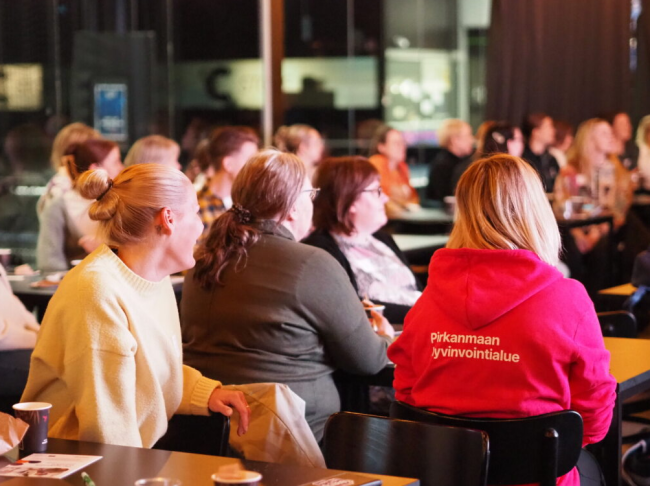 Pirkanmaan elintapaohjauksen verkoston yhdyshenkilöitä LIIRA-päivässä.