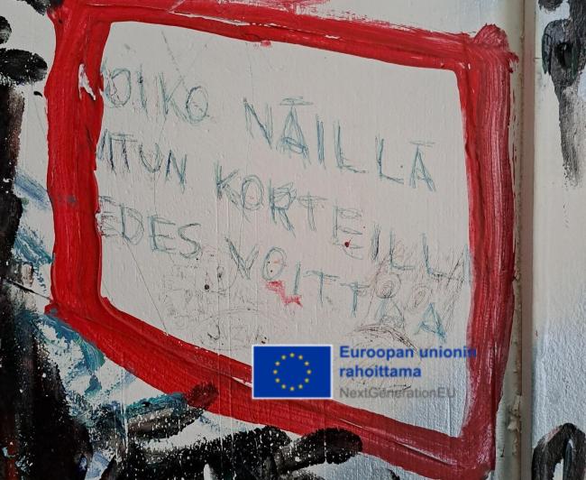 Mietelause asumisyksikön seinästä. Kuvaan lisätty EU rahoituslogo. 