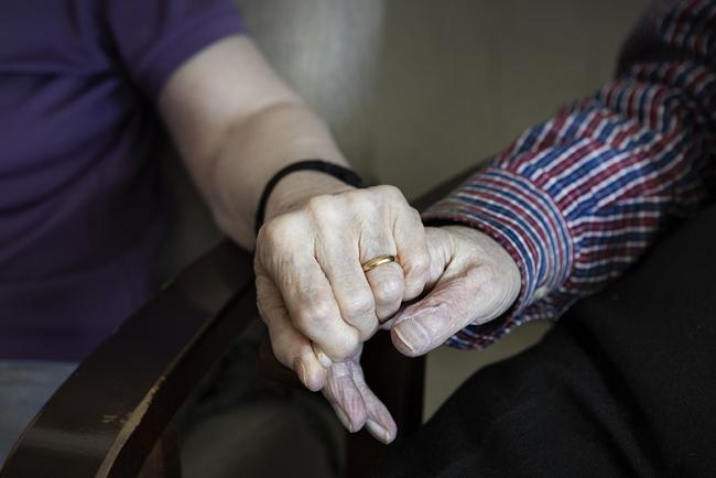 Ainutlaatuisesti arjessa- omaishoidon porrastettu tukimalli- Kinestetiikan yksikölliset kotikäynnit